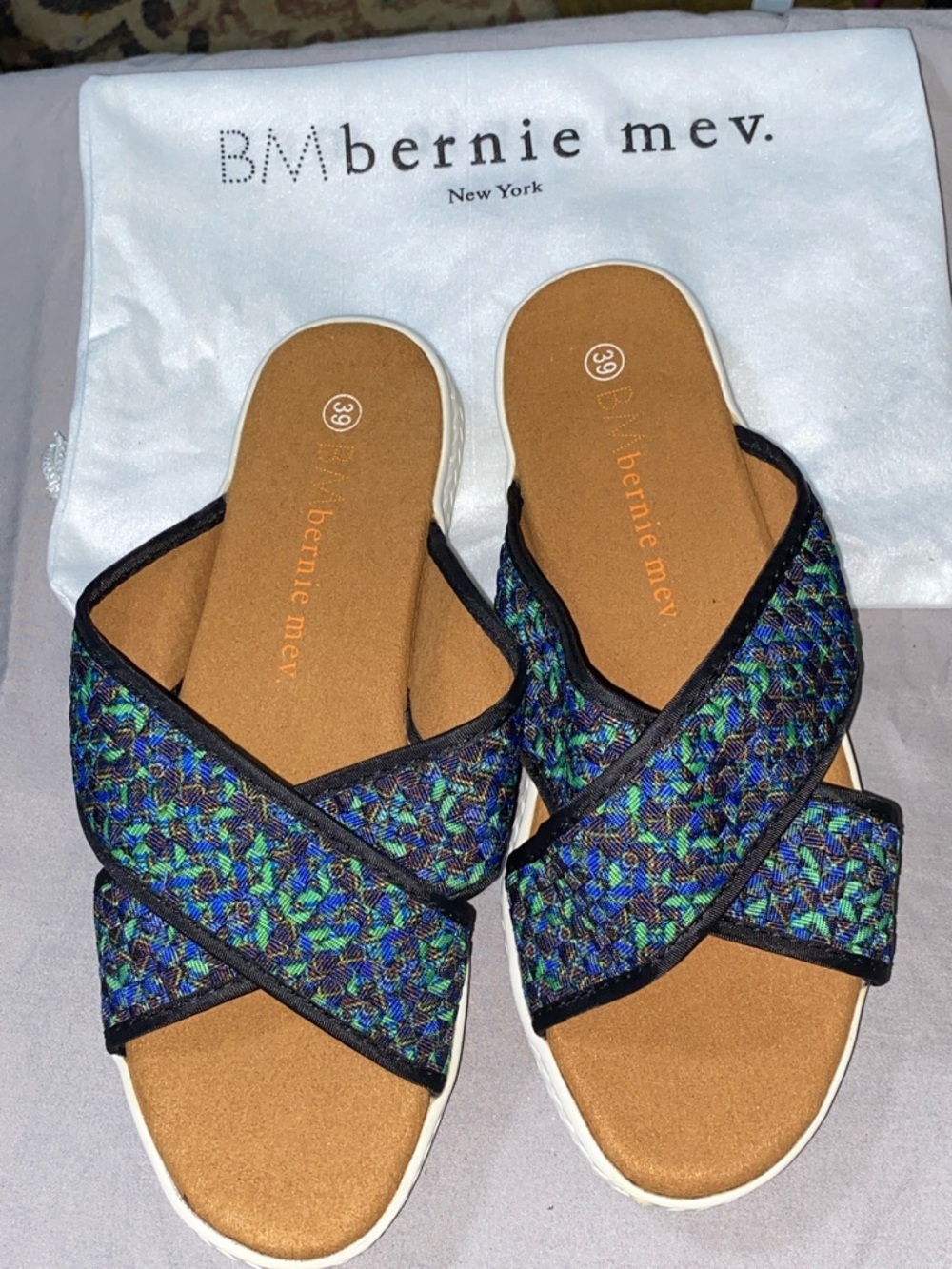 NEW bernie mev. AVON Wo Blue Green Woven CrisscrossSlide Sandals SIZE8(EU39)